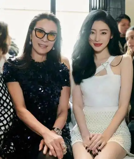 是网络上的各个平台,还是网络上的名人,都在追逐着"冷白皮肤"这个词汇