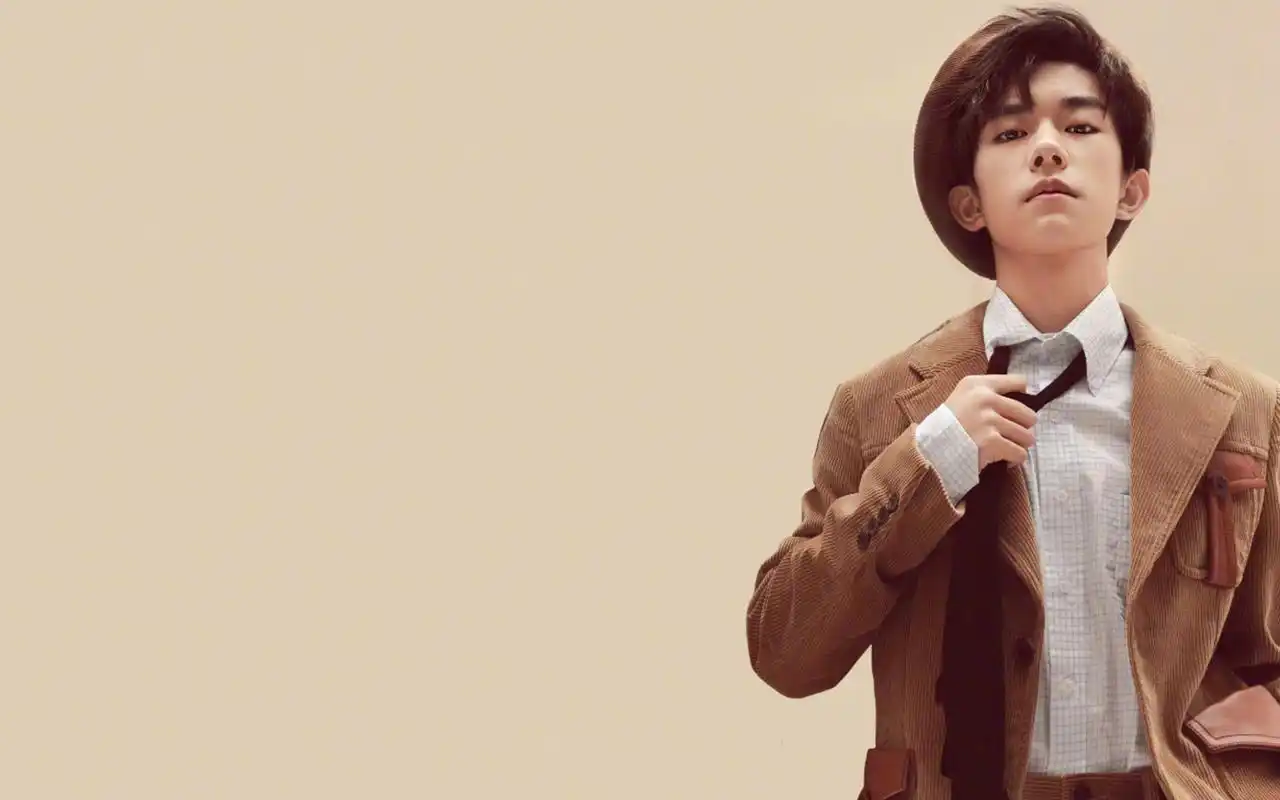 大陆明星 易烊千玺轻熟魅力时尚帅气图片桌面壁纸 (5/ 5) 2017-07-10