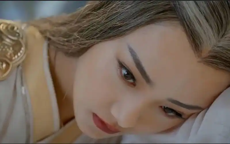 美女被坏人占据身体夺舍黑化美女被附身控制