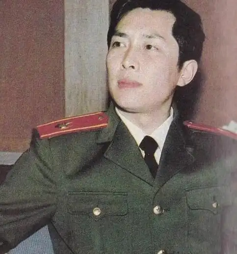 67岁唐国强婚姻坎坷前妻孙涛除夕夜自杀自己转身娶小12岁娇妻