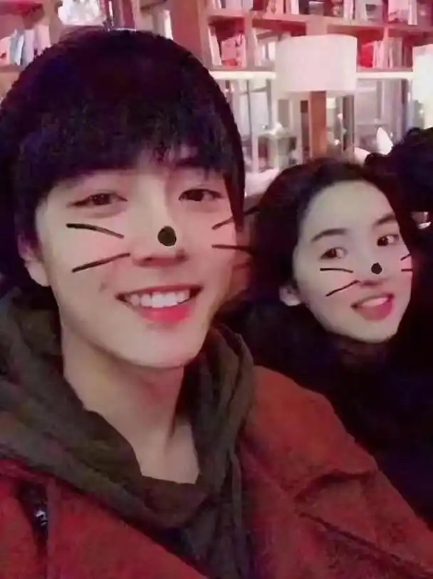 肖战,王玉雯以前互动太甜蜜!出道为止目前互动最多的一位女星!