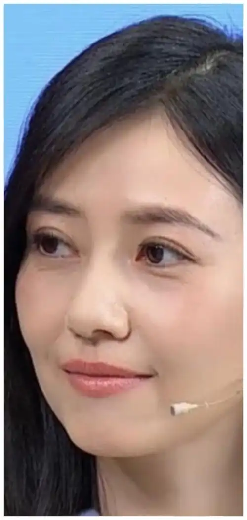 高圆圆产后照片漏出身材尚未恢复随手捡垃圾环保意识强