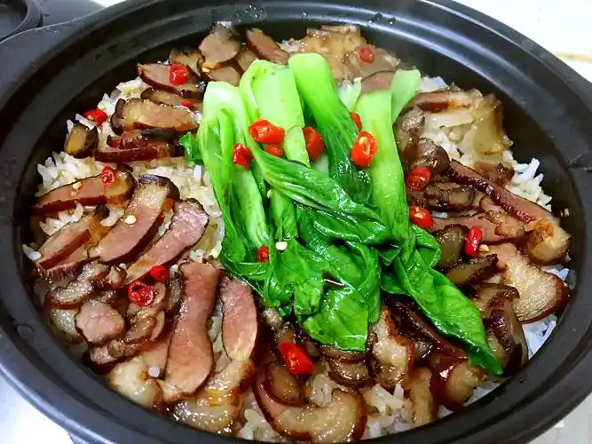 腊肉煲仔饭