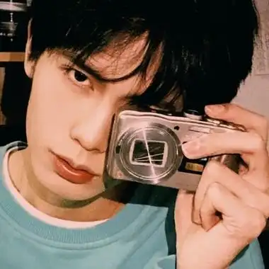 高清帅气的头像文艺复古风男生图片