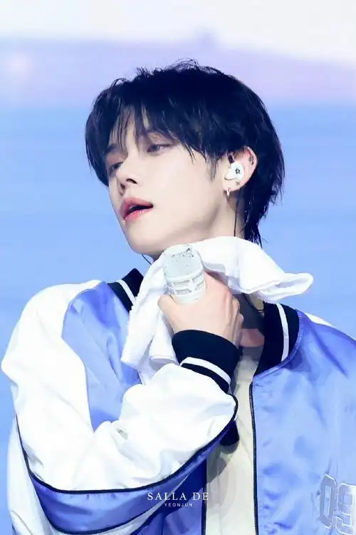 崔杋圭#出来溜达两圈呢 送点自己新拍的生图给