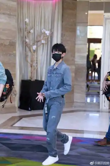 王源超话粉丝大咖   关注 g 私信 = 她的主页 她的相册 487 关注 97