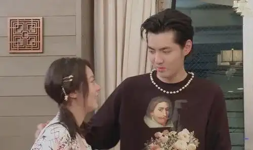 如今再看吴亦凡赵今麦这段互动,当赵今麦出现时,吴立刻两眼放光