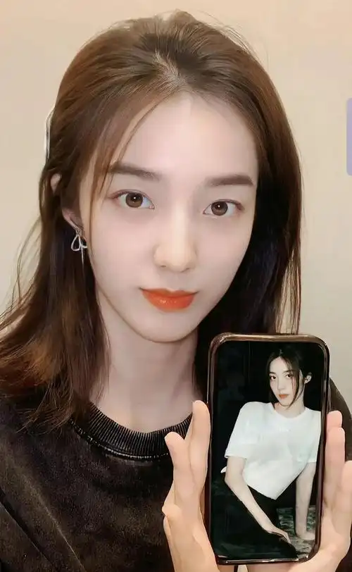 文雅秀丽的万鹏,优雅迷人,甜美可爱的写真照!__财经头条