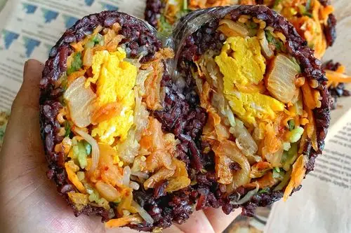 紫米时蔬饭团的做法