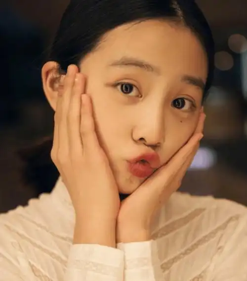 孙莉分享多多生活照五官却抢风头这长相我没眼花吧