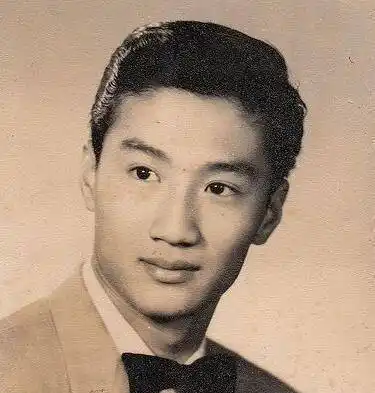 那些年纪越大越"丑"的男星,看到他们年轻的照片:岁月饶过谁?_沈腾_谢