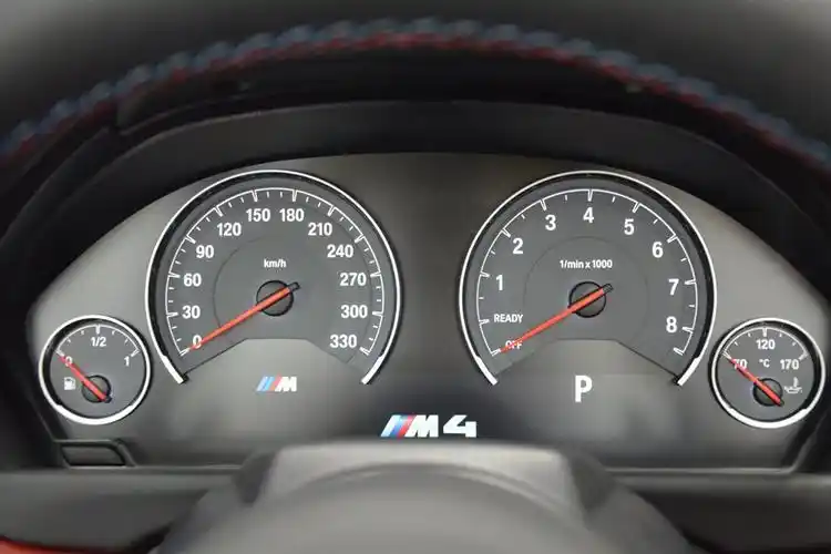 宝马m4(进口)仪表盘背光显示
