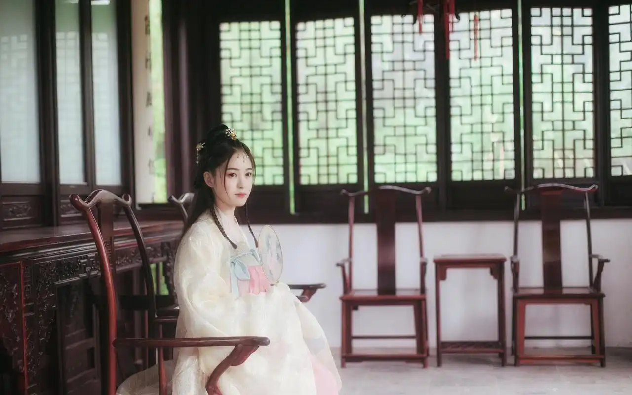 温婉唯美的古风汉服美女写真图片桌面壁纸