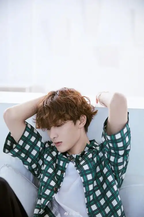 你的宠物系男友@theo-朱正廷 上线,小卷毛造型乖巧可爱