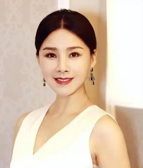 老戏骨吕中:丈夫病逝5年多,儿媳妇何琳让她在悲痛中变得坚强!