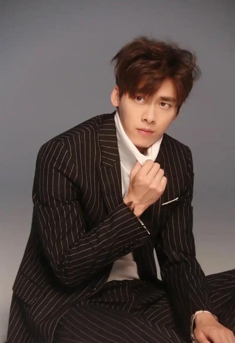 李易峰,1987年5月4日出生于四川成都,中国内地男演员,流行乐歌手,影视