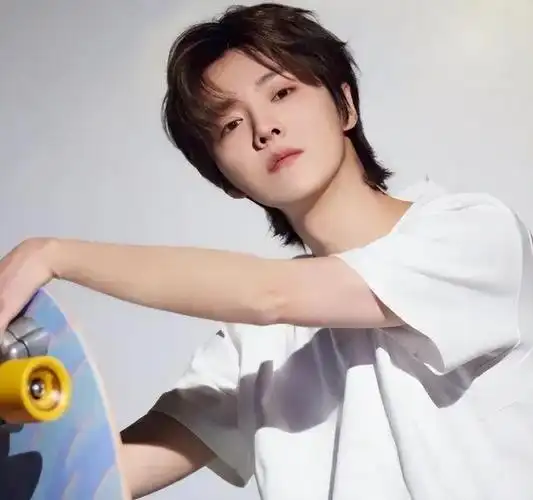 18岁黄渤忍了,18岁鹿晗也忍了,看到18岁的雷佳音我"忍不了了"