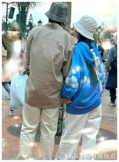 谢娜发文晒照为小女儿庆生,3岁小咘芽长势喜人,母女亲亲超有爱