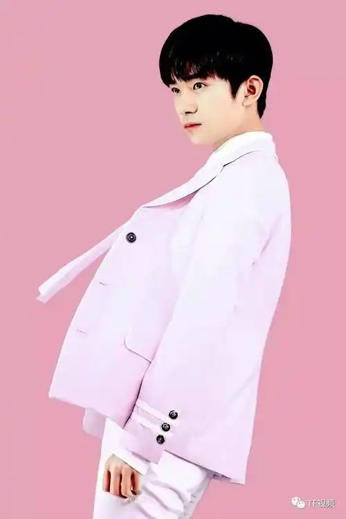 粉红色的易烊千玺你心动吗