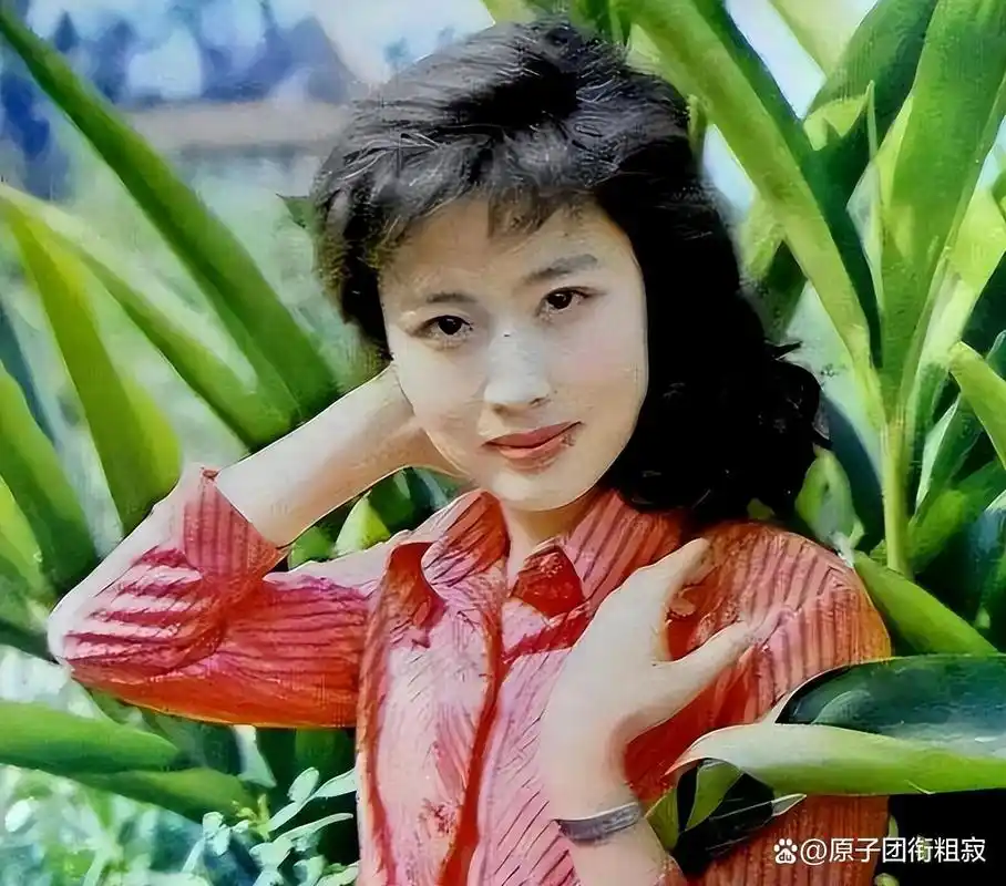 她曾跟刘晓庆齐名,最红时退圈卖啤酒,二婚成杜淳后妈,现仍单身