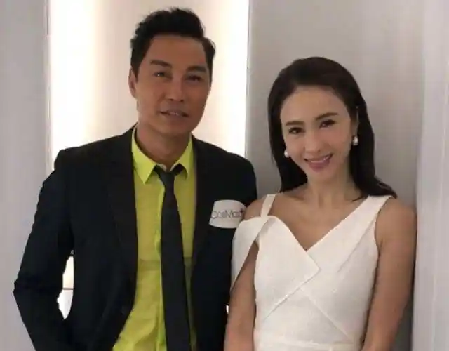 都是穿吊带裙,46岁的朱茵和47岁的黎姿,一个女神一个阿姨!