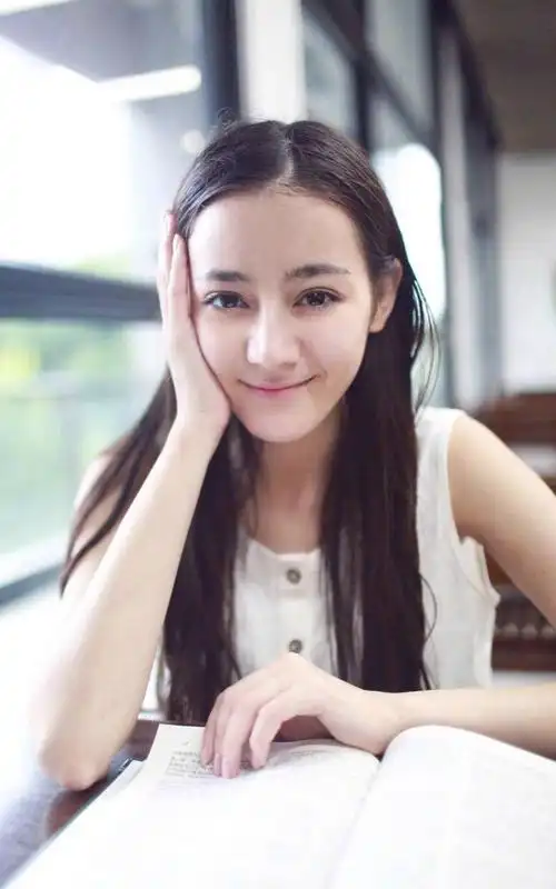 迪丽热巴校园清纯文艺高清手机壁纸