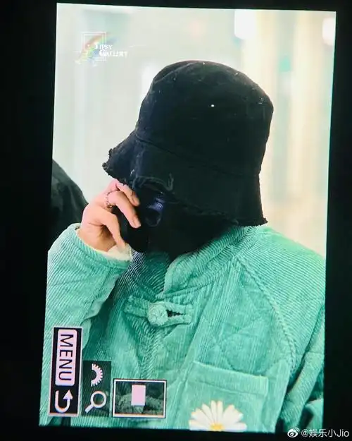 权志龙仁川机场出发造型#权志龙仁川机场路透造型渔夫帽×蓝色吞鬃