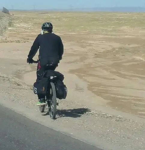 骑单车的驴友,青藏线上越来越熟悉的背影.