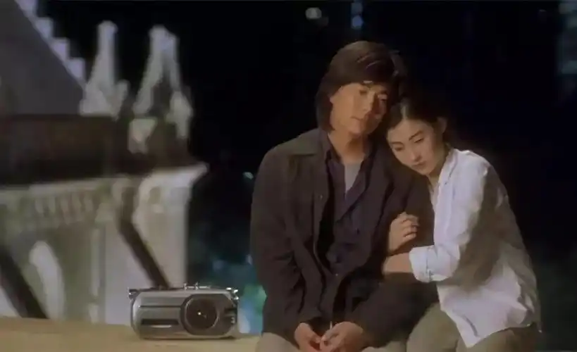 2000年,34岁的任贤齐接连发行两张专辑,《为爱走天涯》 和《天使兄弟