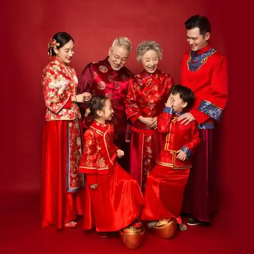 新款唐装摄影影楼艺术写真全家福国风中国六口大红亲子装