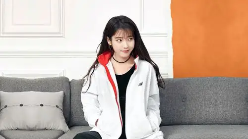 求这张iu 当桌面