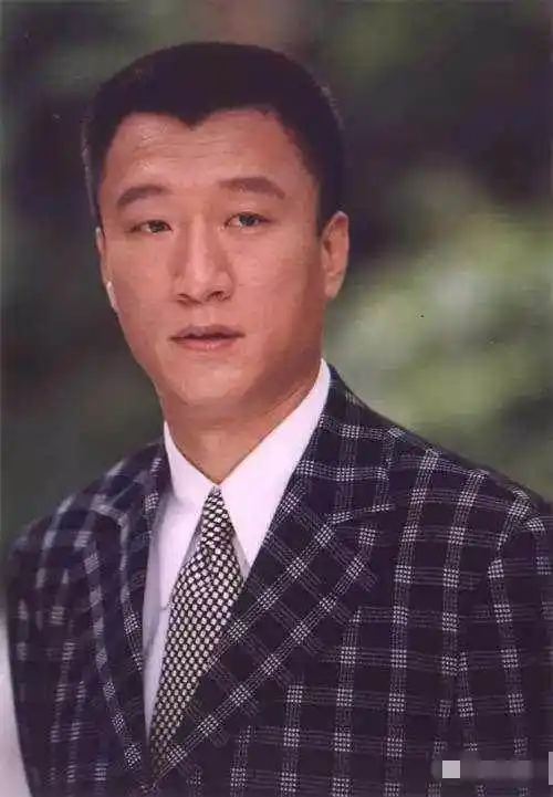 众星忙道贺孙红雷女儿出生 可网友却担心女儿长相随爹怎么办?