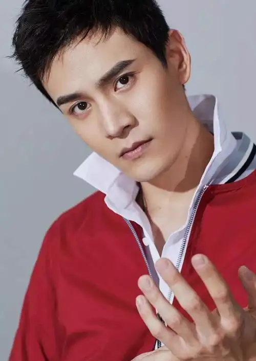 经超中文名:经超/英文名:jingchao职业:,演员,简介:经超,1986年4月15