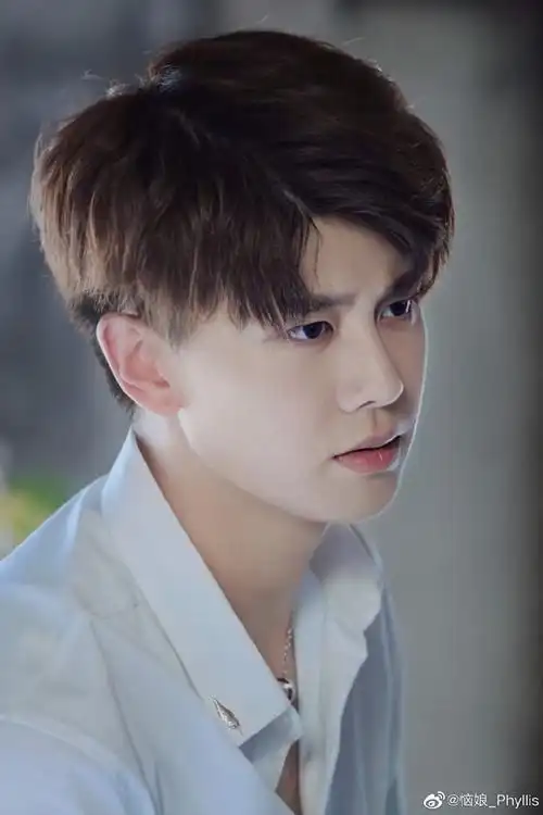 友友们都喜欢任嘉伦哪个发型