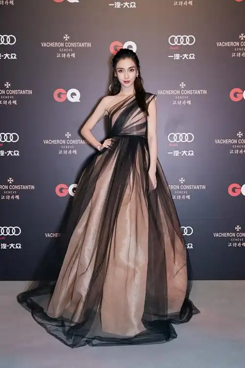 杨颖红毯穿黑纱长裙艳压全场可看到未修图网友直呼不想减肥了