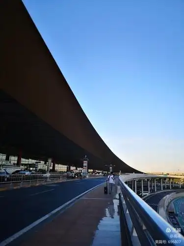 写美篇  夏天,骄阳似火,暑气逼人,为接至亲,再次来到北京首都国际机场