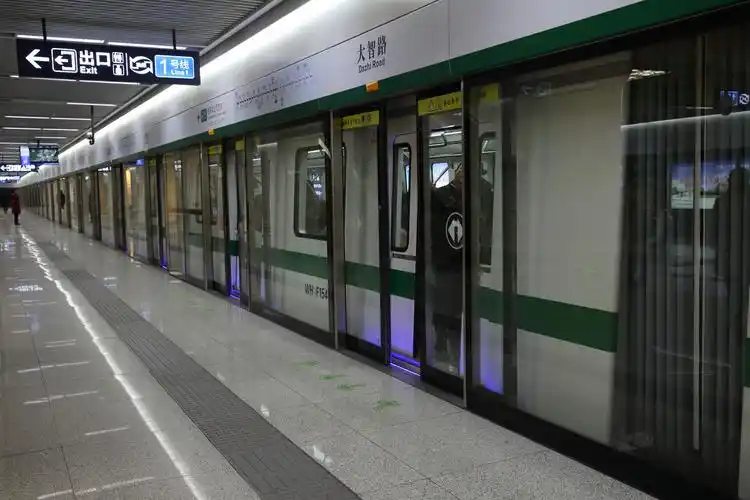 【图片2】武汉地铁变化--蜂鸟论坛照片套图