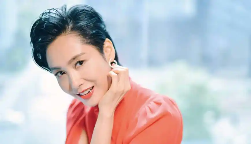 周星驰前女友朱茵表白秀恩爱,老公一脸不屑,看一些不般配的明星