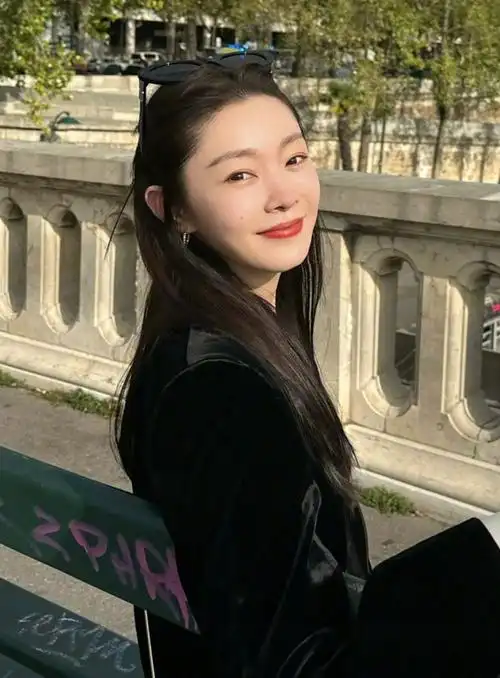 白敬亭宋轶被曝同游巴黎 光明正大秀恩爱插图8