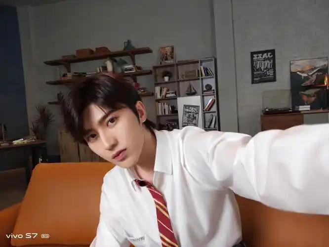 坤坤帅气的自拍又增加了 世界上怎么会有这么会自拍的男孩子