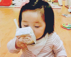 宝宝 萌娃 嘟嘴 喝牛奶 吃货 没喝饱