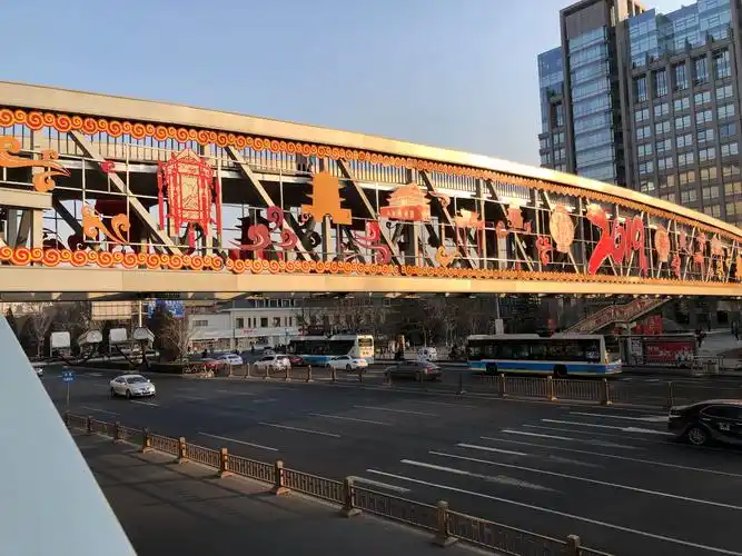 东单路口过街天桥