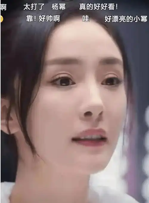 杨幂新片滤镜开过头,五官模糊还瘪嘴,鼻孔越来越抢眼