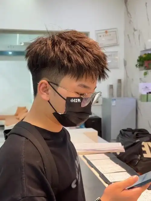 额头高的和额头低的男生都适合几乎不挑脸型的一款发型#贵阳男生剪发