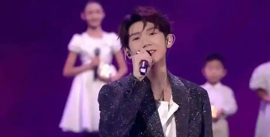 明星们的"真实颜值",治好了我的容貌焦虑_蔡依林_王源_关晓彤