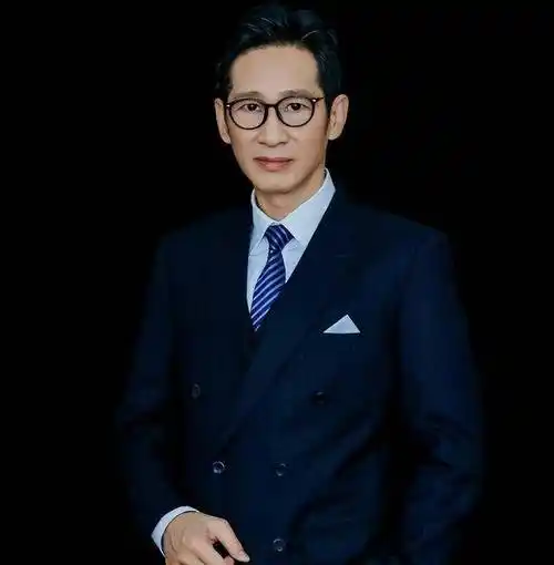 老戏骨王劲松被扎40针泼12桶冷水为何怒斥小鲜肉你不要脸