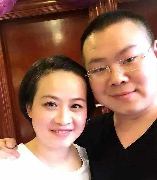 岳云鹏妻子郑敏:对待公婆如亲生父母,因爱支持老公为5个姐姐买房