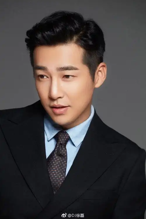 邹廷威 西装写真