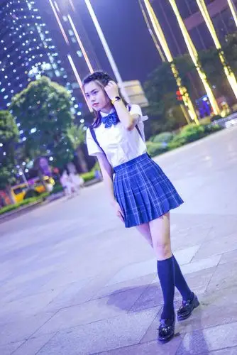 【花粉女生】好想看你穿制服的样子