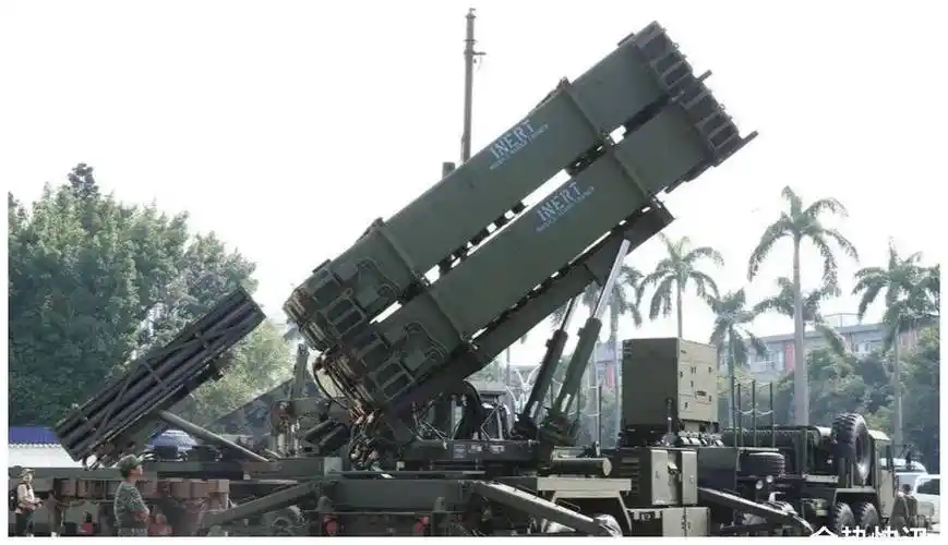 首先,如果台军成功拦截了解放军发射的"东风"系列战术弹道导弹,拦截弹